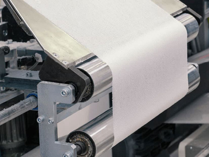 The working principle and maintenance requirements of the non-woven fabric slitting machine