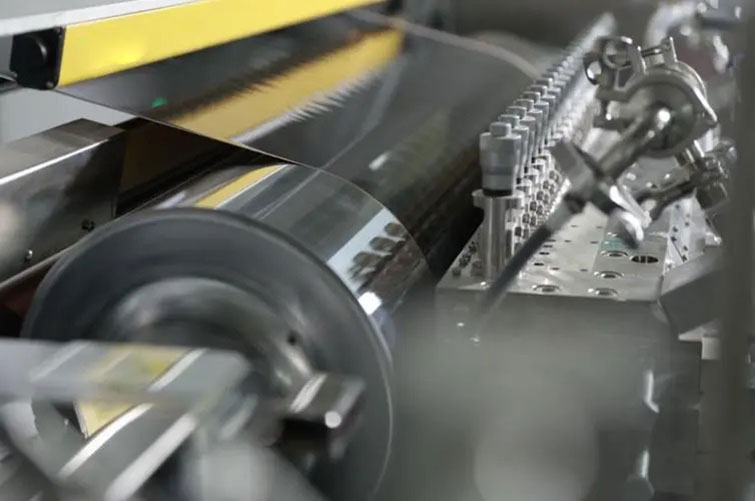 The development prospect of lithium battery slitting machine