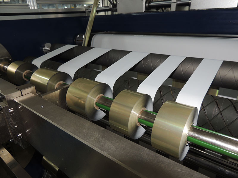 The characteristics of the slitting machine and its application in the enterprise