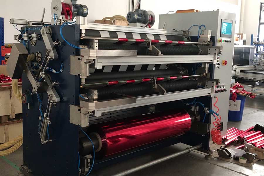 How does a slitter work?